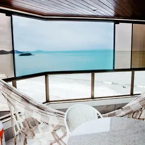 Apartamento Apto Frente Mar Bal Camboriu Pe Na Areia Churrasqueira Carvao Na Sacada Fantastica E Encantadora Vista Mar, Balneário Camboriú